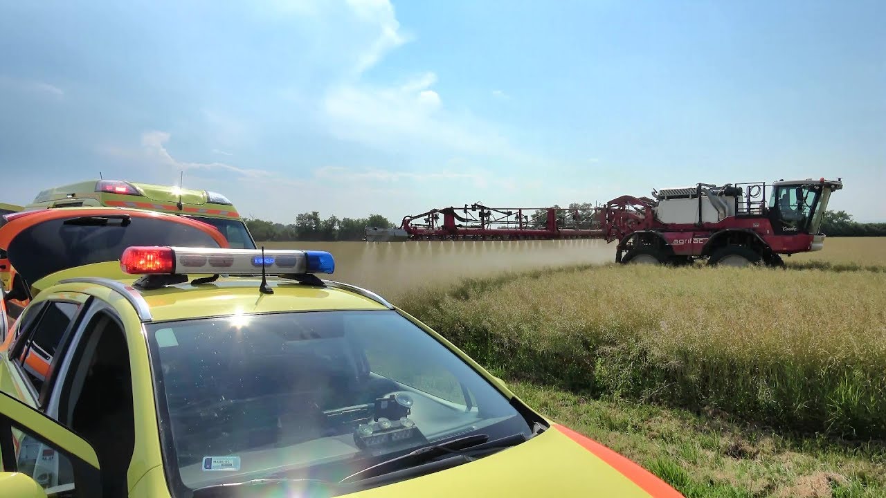 Súlyos sérültek mellett permetezték a repcét a 86-os főút mellett