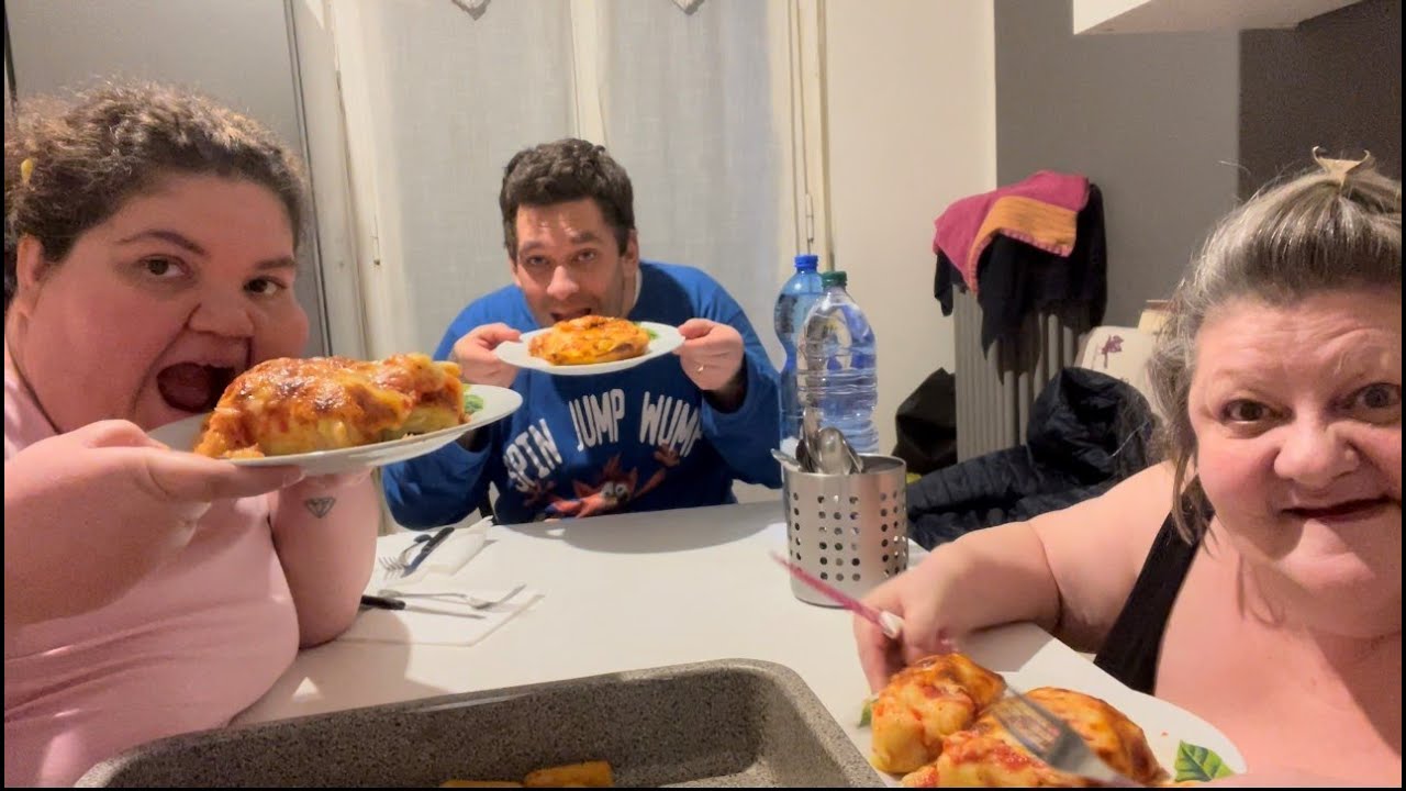 EATING SHOW MUKBANG ITA A CONDUZIONE FAMILIARE CON PIZZA FATTA DA MIA MOGLIE E CROCCHETTE!!!!