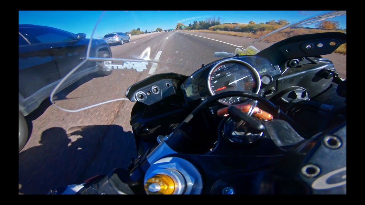 Yamaha R6 cutting up in traffic