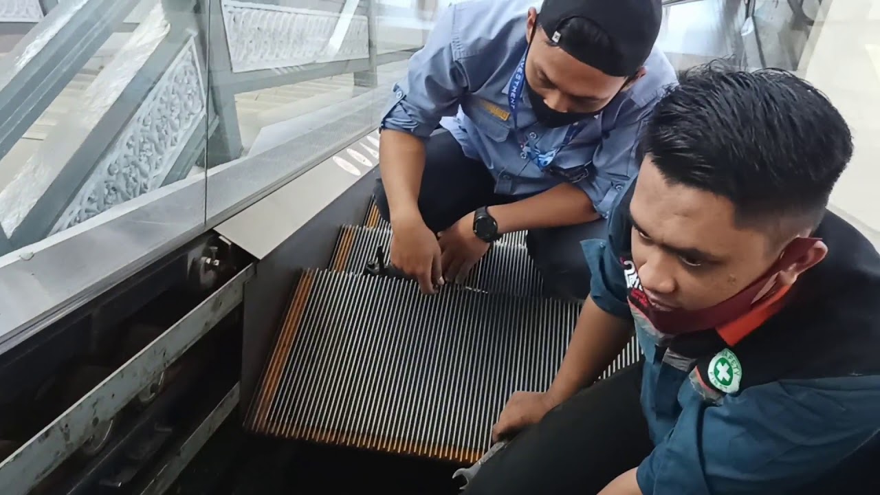 PERAWATAN ESKALATOR