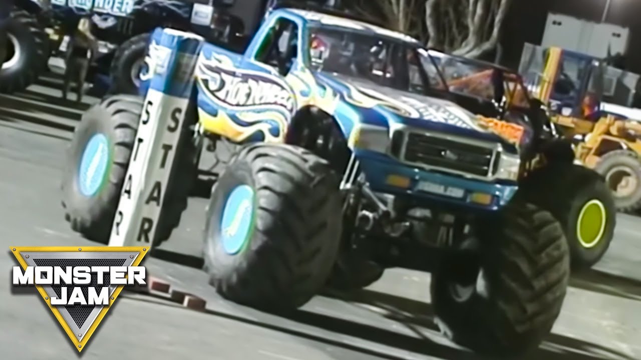 Predator против команды Hot Wheels | Первый раунд мирового финала гонок 2002 года | Monster Jam
