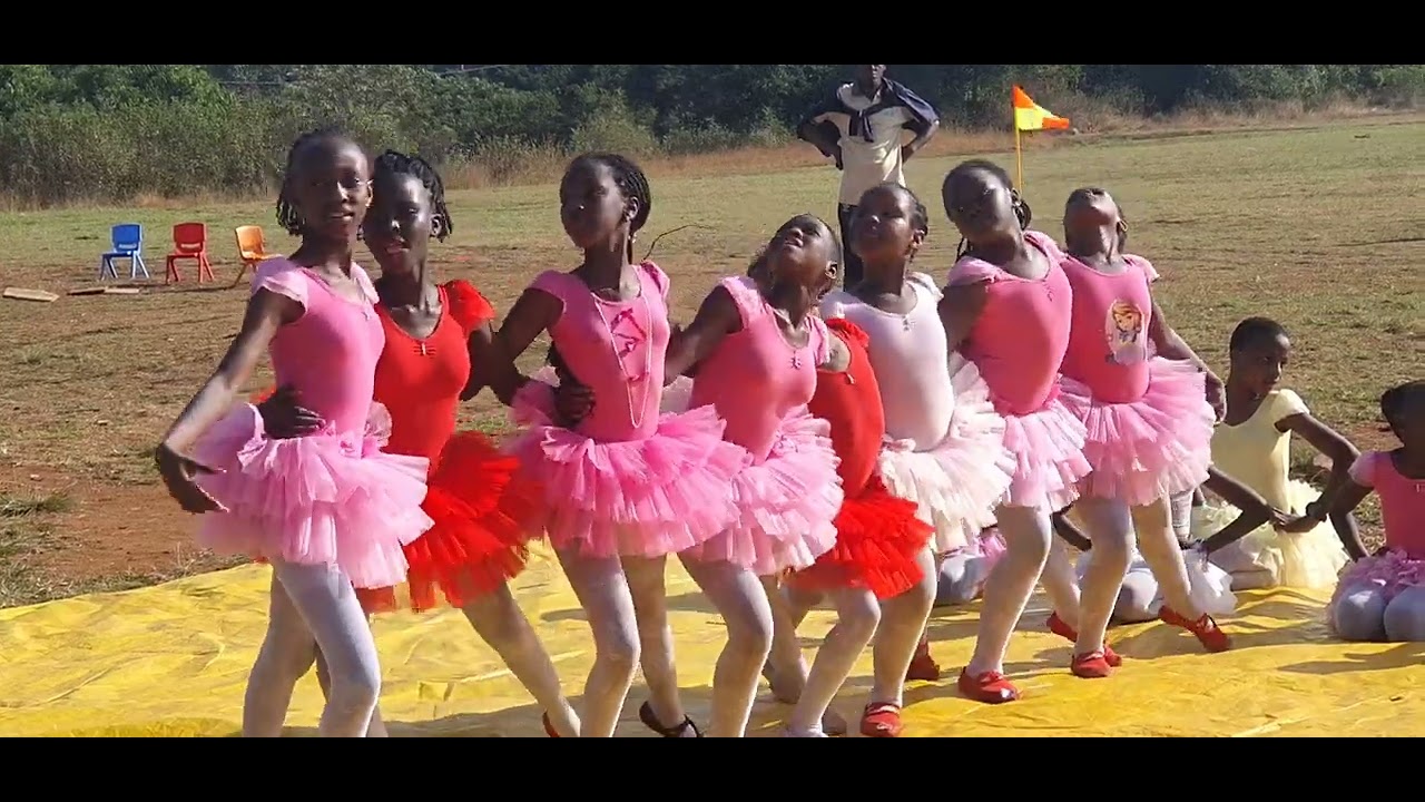 BEST JUNIOR SCHOOL BUGGU PERFORMING BURLEY DANCE ON THIER FIRST SPORTS DAY.