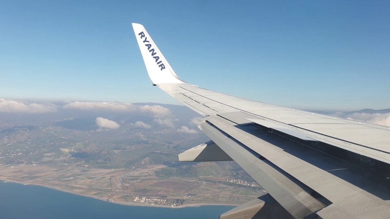 Atterraggio a Lamezia Terme Boeing 737-8AS Ryanair
