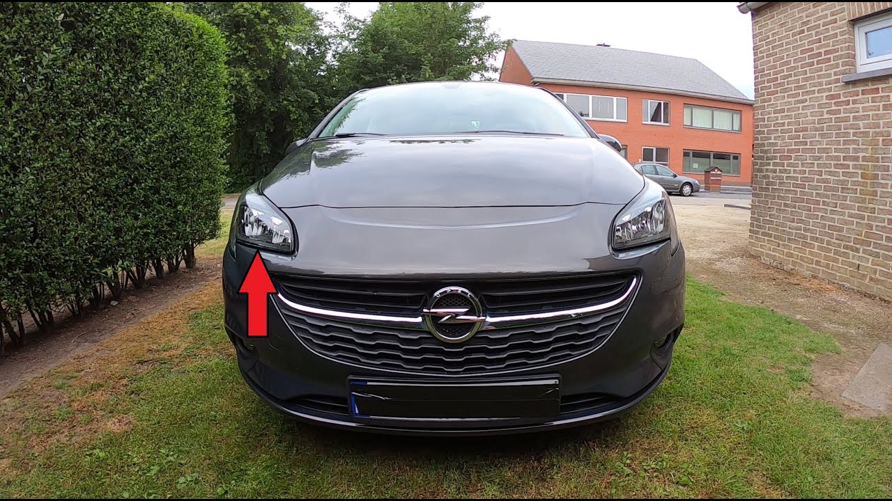 Replacing the front bulbs H7 (low/high beam) and the DRL W21/5W @ the left side (passenger) Corsa E