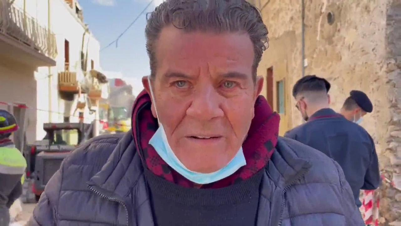Ravanusa, la denuncia del bidello: 