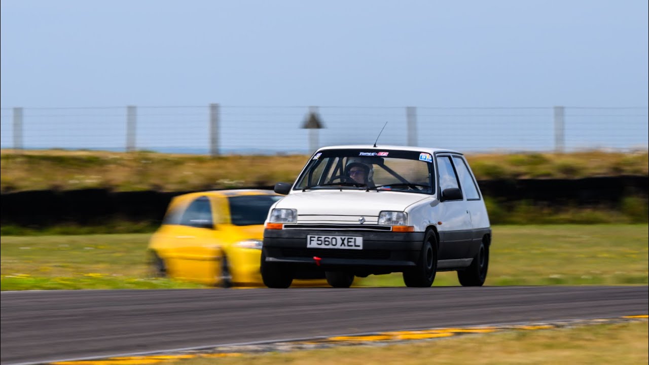 Renault 5 @ Anglesey for Cliosport Festival 2025 26/7/2025 chasing @Brigsygtt megane R26