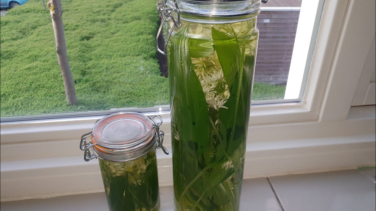 Simple Wild garlic oil,           daslook, b&auml;rlauch