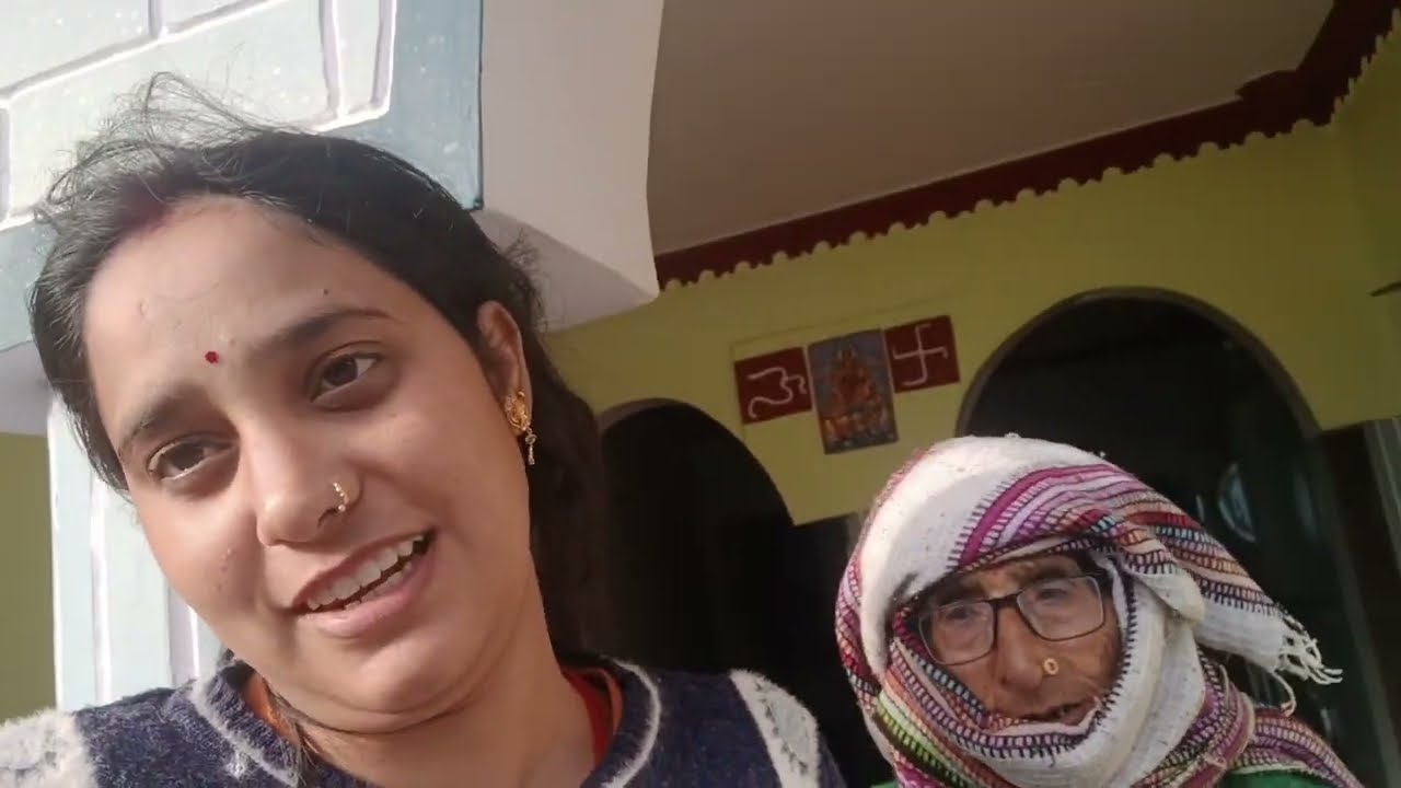 #Pehli baar aayi Dadi aj vlog me Dadi ko laga kishi ka video call hai 😅😅😅#Pahadi life style 