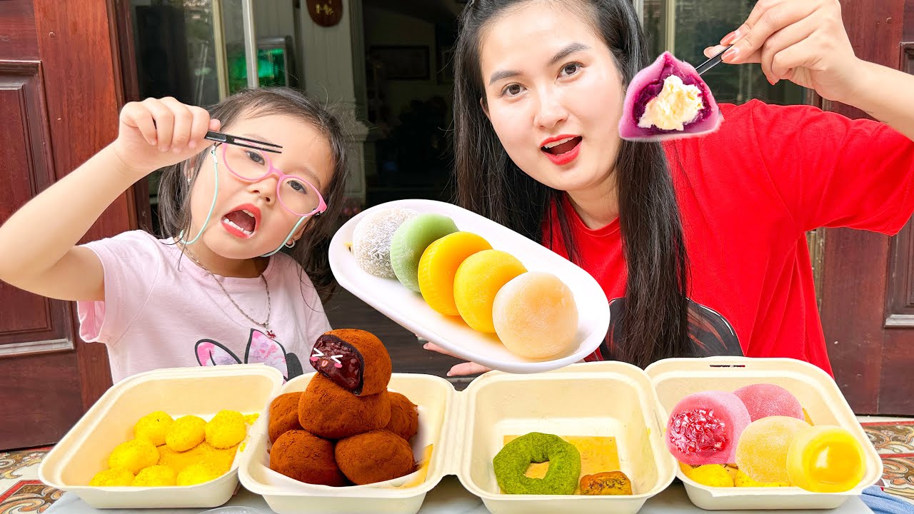 Changcady trổ tài làm bánh mochi các loại hình : con voi, donut, tròn, tam giác chấm kem sữa