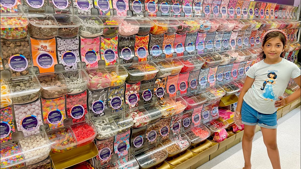 Fredags bland selv slik af Kvickly i Jyllinge på pigernes sidste skoledag / self mix candy store