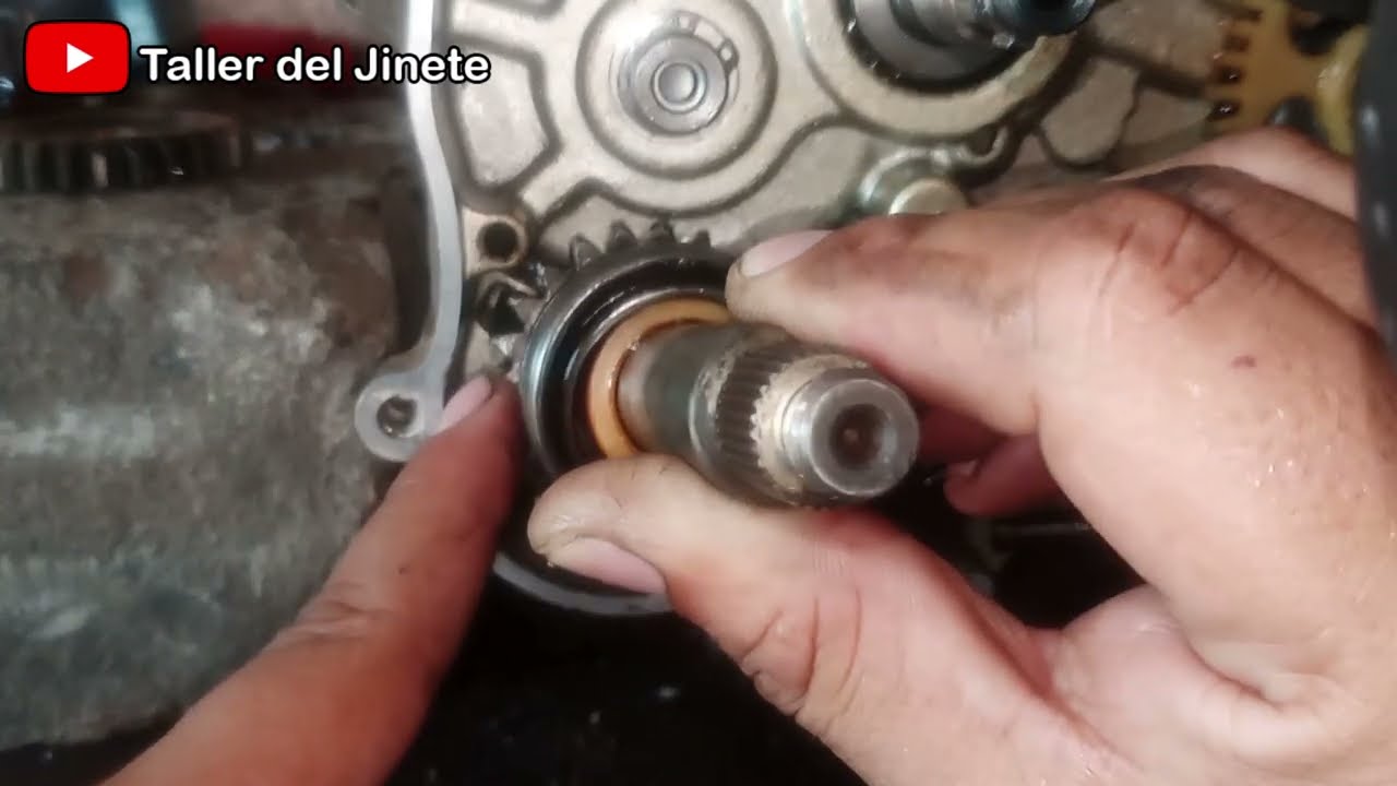 Cómo Acoplar el Piñón de Arranque en una Yamaha YBR 125