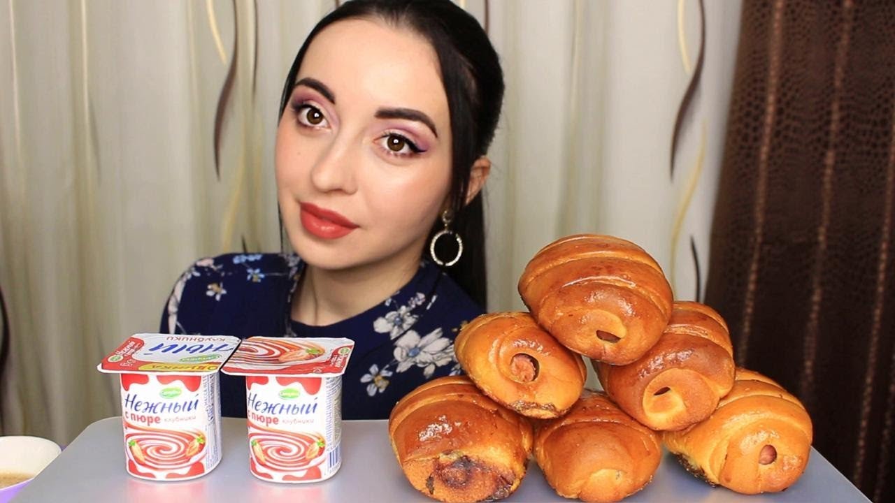 НОВЫЙ İPHONE 12 / Булочки с сосиской / Mukbang Ayka Emilly