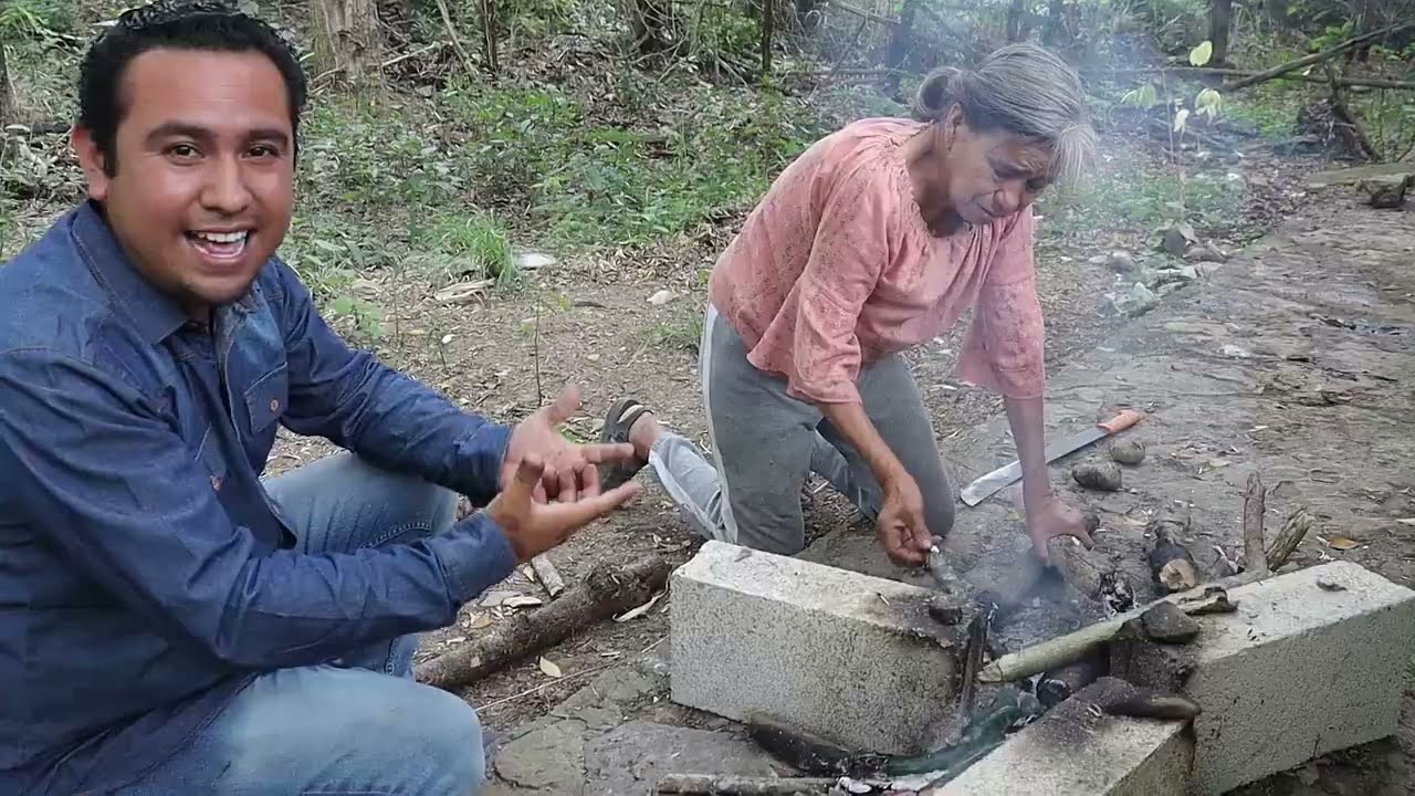doña tomasa me agarra con machete en mano