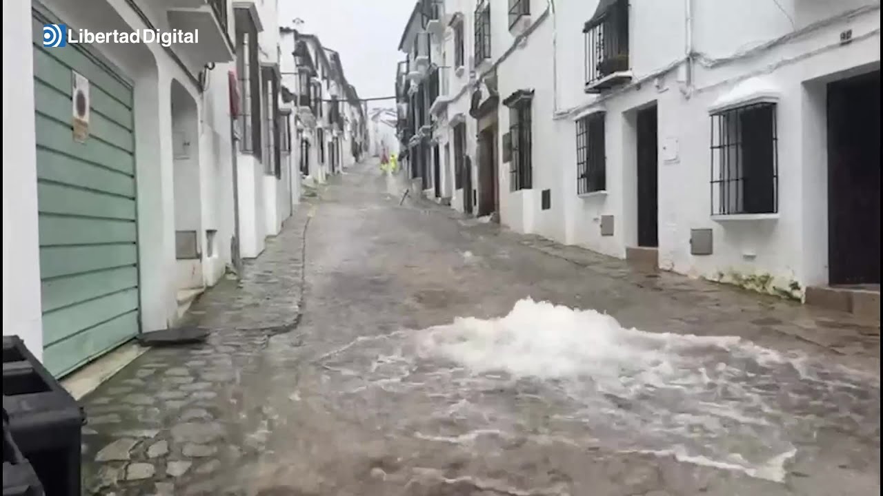 BORRASCA LEONARDO | Las calles de Grazalema inundadas