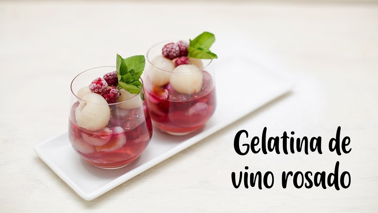 GELATINA DE VINO ROSADO CON FRUTAS