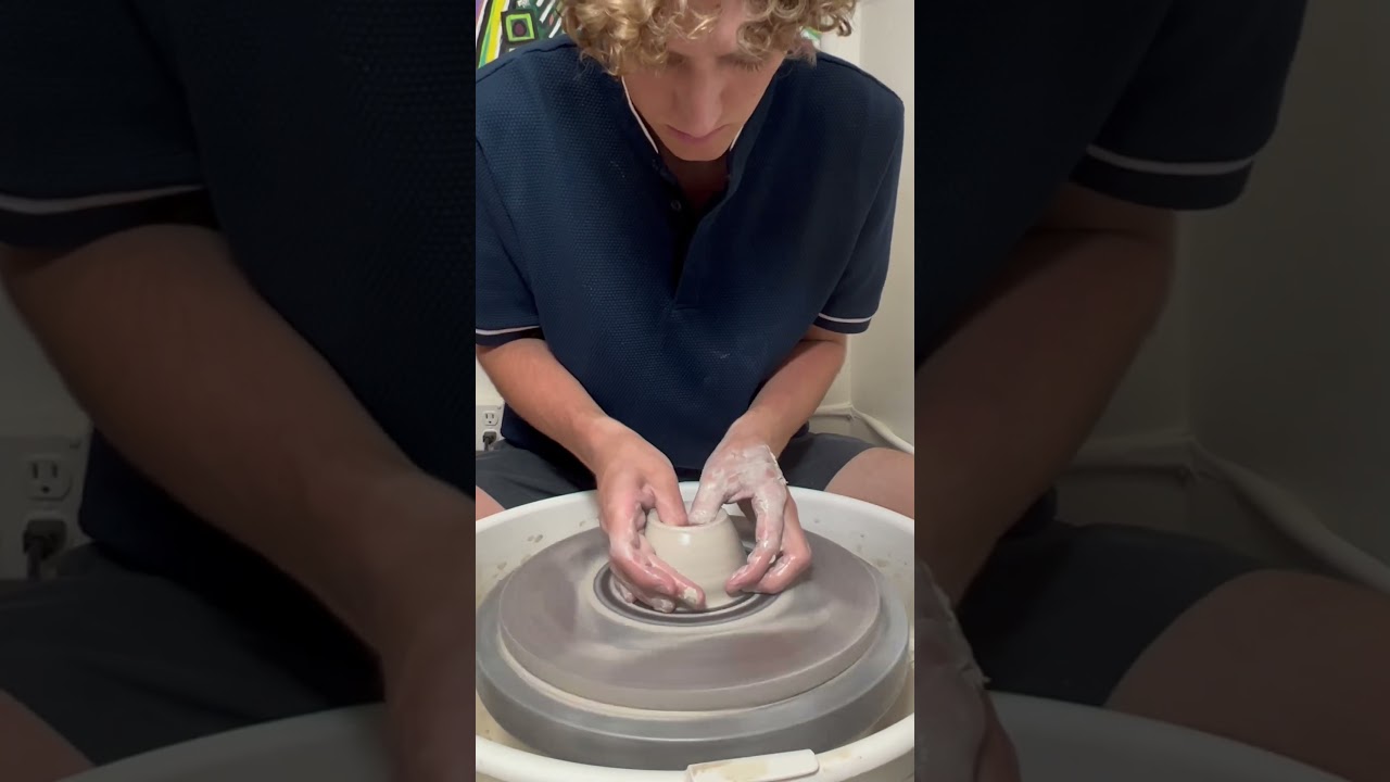Making a small pottery vase. #artist