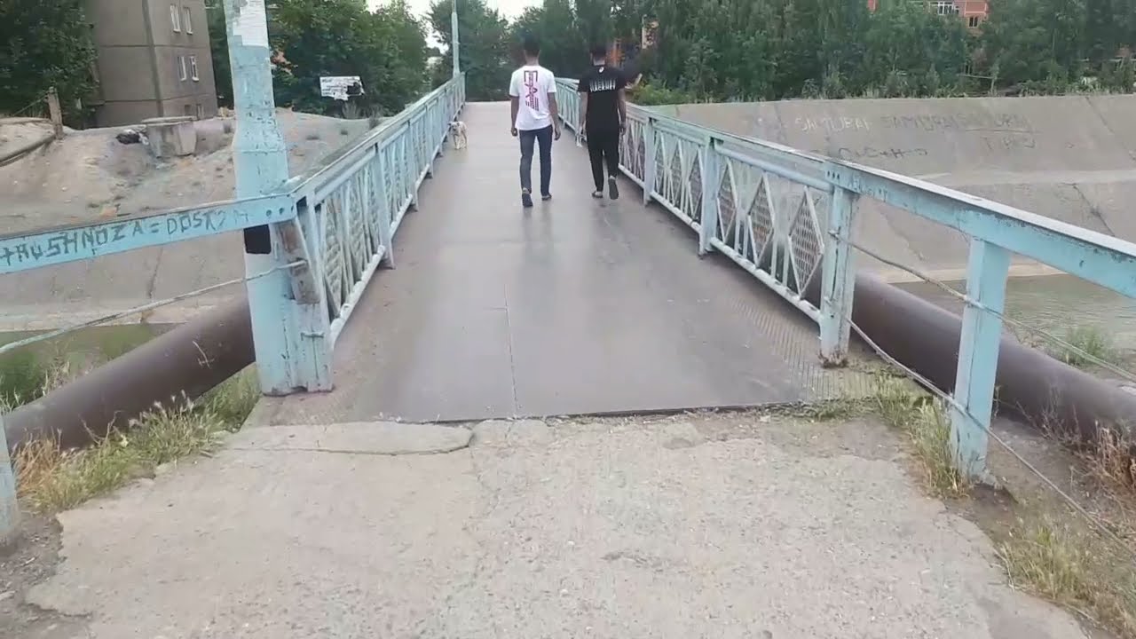 ФЕРГАНА ..АХУНБАБАЕВСКИЙ МАССИВ..МОСТ  ЗА КАНАЛ