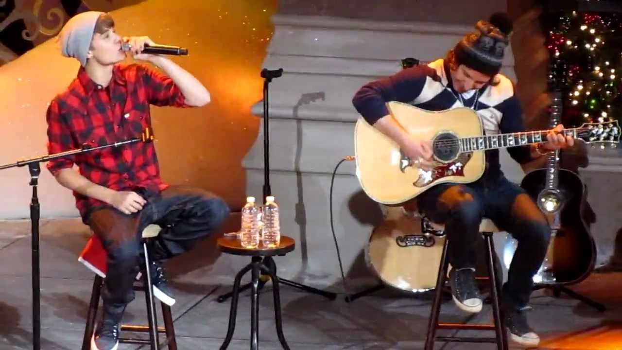 JUSTIN BIEBER - BABY (MASSEY HALL-12/21/11)