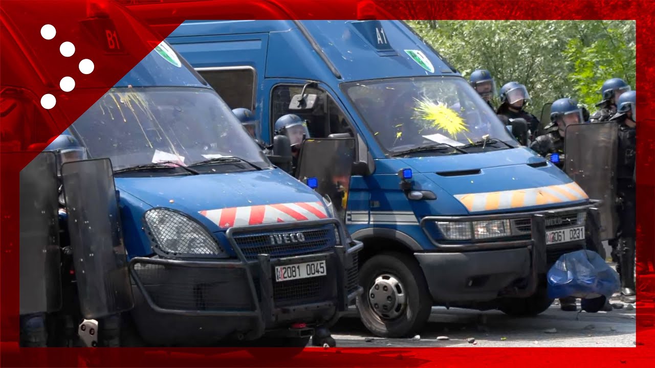 Tav, scontri in Francia: fitta sassaiola contro i mezzi della Gendarmerie che sbarra la strada