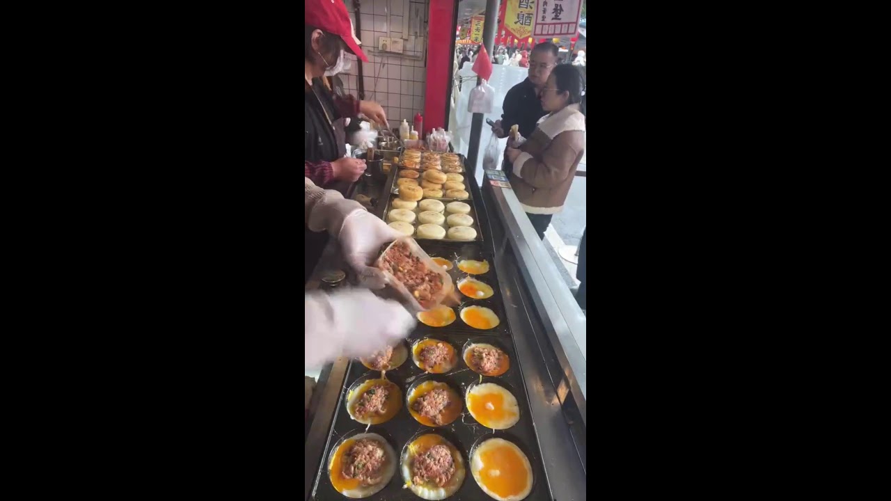 Delicious food live