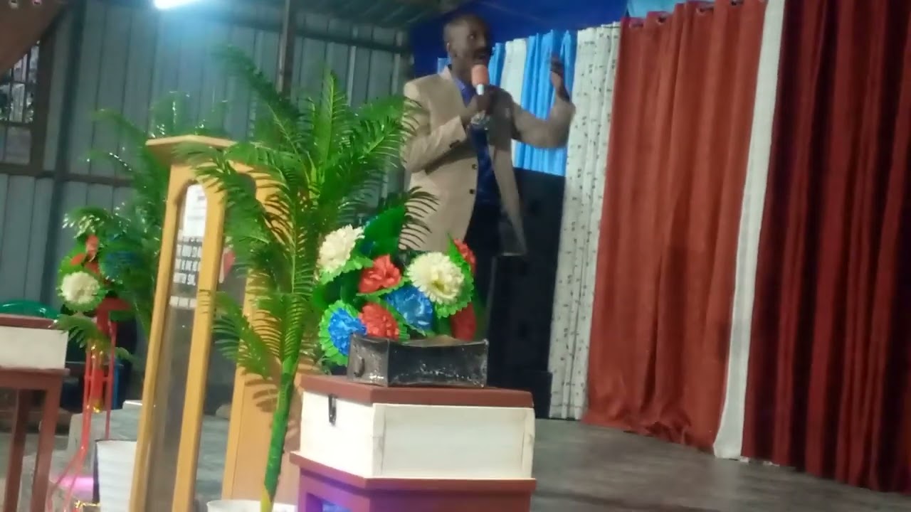 EV :SAMURAGWA ATI ABAKRISTO NICYOGISIRIKARE KITISOBANUYE.