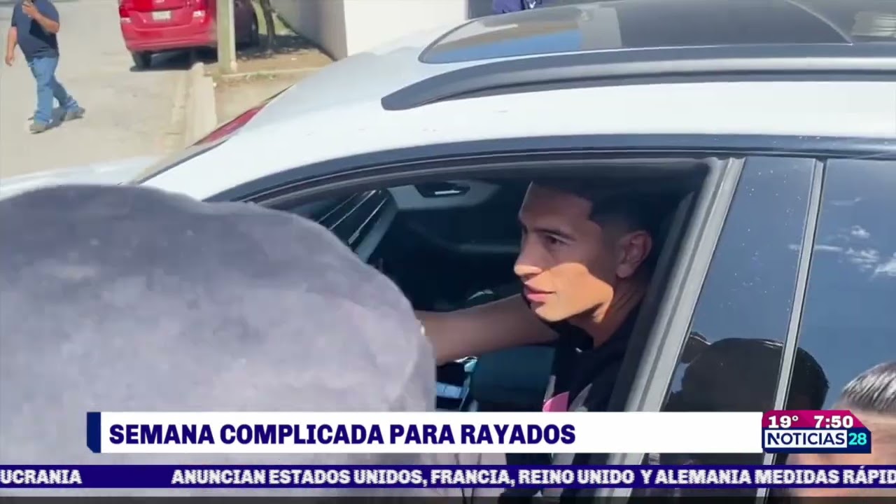 Siguen las protestas en Rayados, Rodolfo Pizarro responde a aficionado