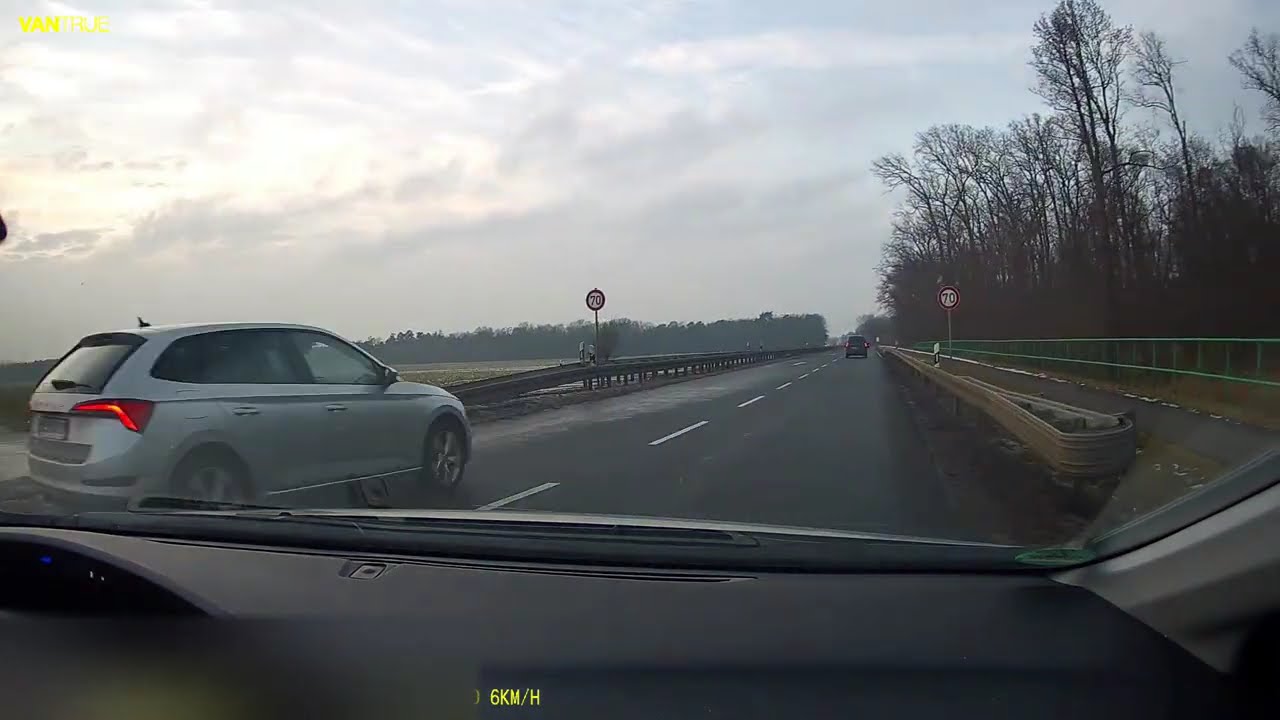 Der macht Platz kein Beschleunigung Streifen.1145