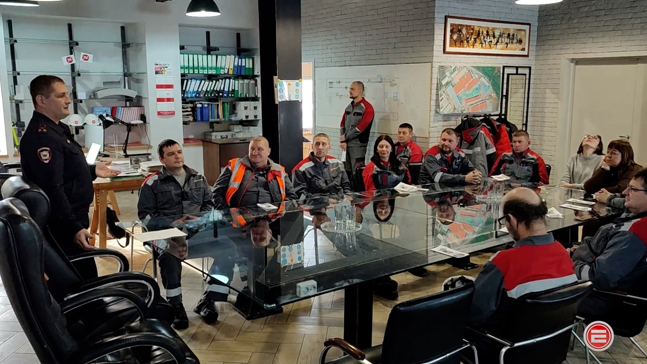 На встрече с работниками промпредприятия главный полицейский Ревды привел примеры схем мошенников