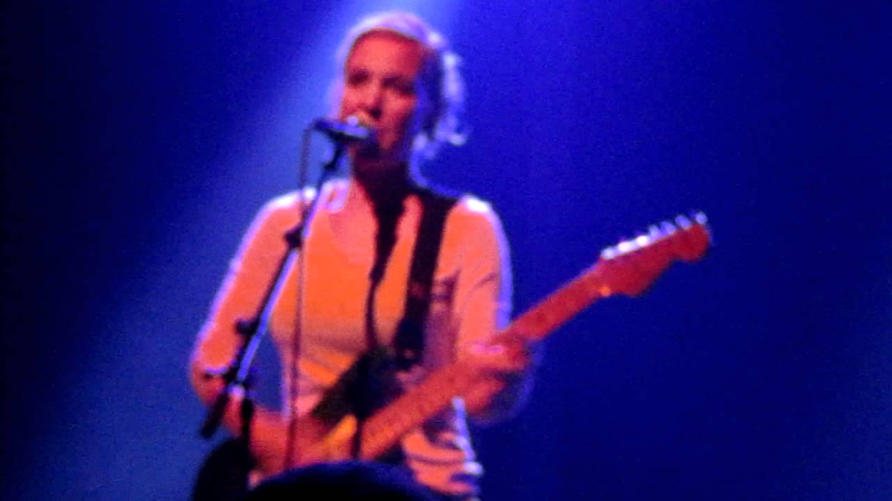 Throwing Muses - Tar Kissers (Live @ Handelsbeurs, Gent, 2011.10.27.)