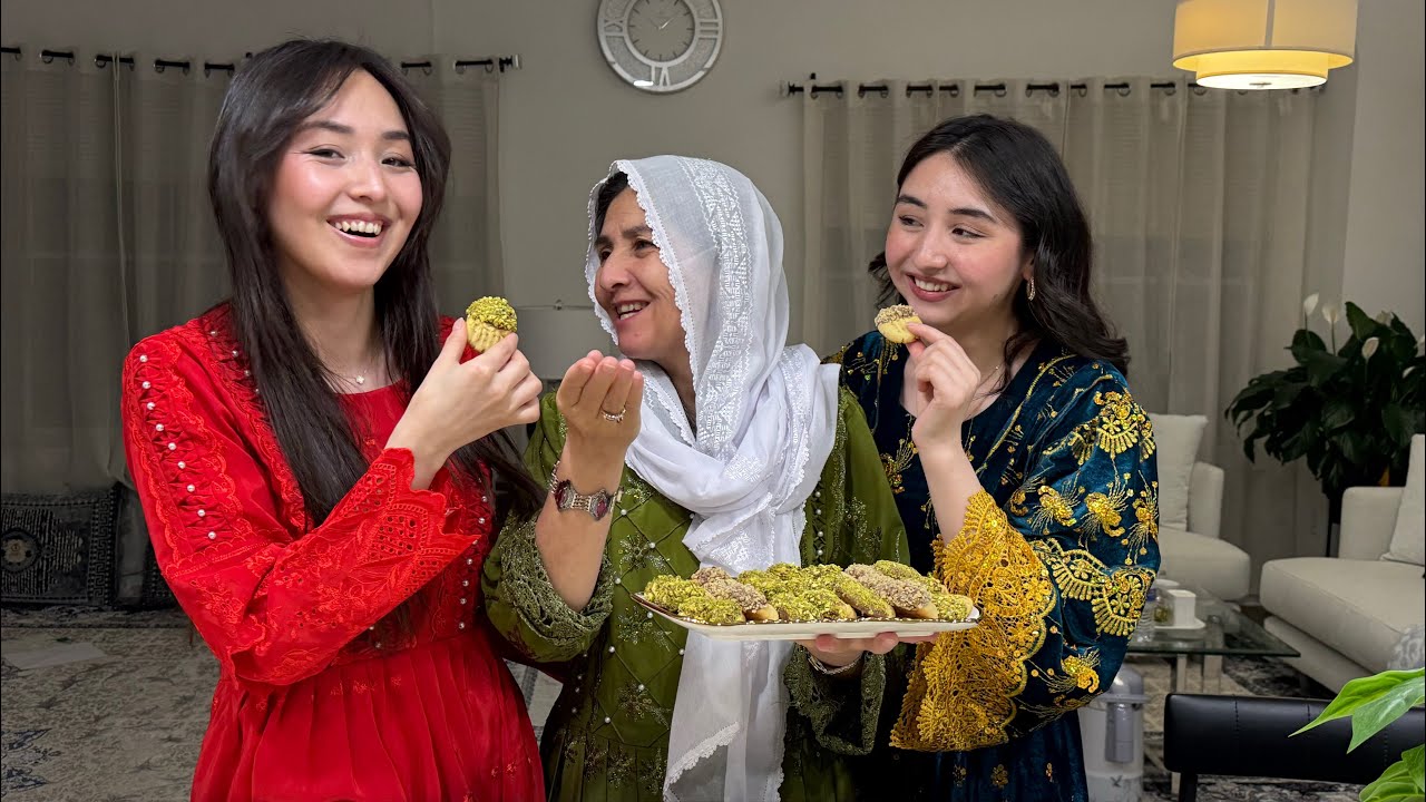 هله که عید آمد 🎉🎉بیایید با همدیگر کلچه‌های خوشمزه عیدی بپزیم و از لحظه‌ها لذت ببریم 😋✨ 