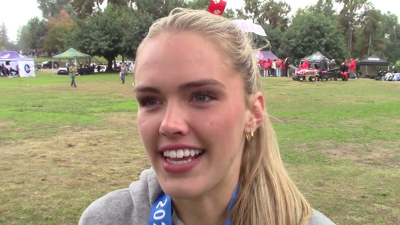 Gretchen Yakaitis of Carondelet 1st Place Girls Division 3 at CIF State Cross Country Championships