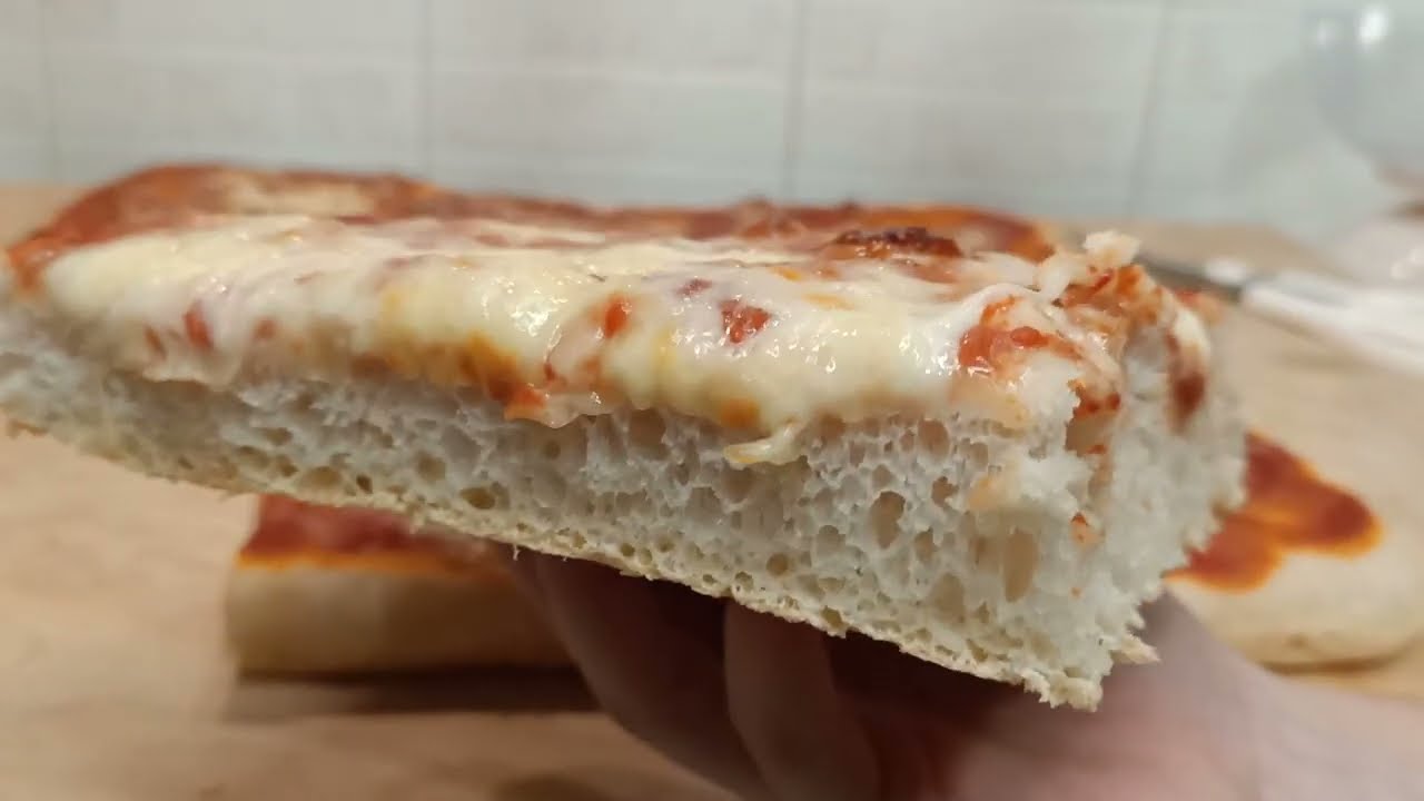 Pizza in teglia con lievito madre, maturazione in frigo
