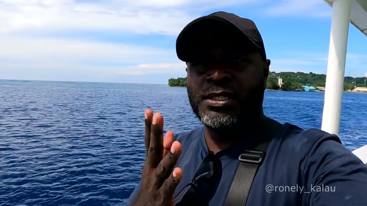 Boat trip from Buri village to Gizo ends at Marovo lagoon