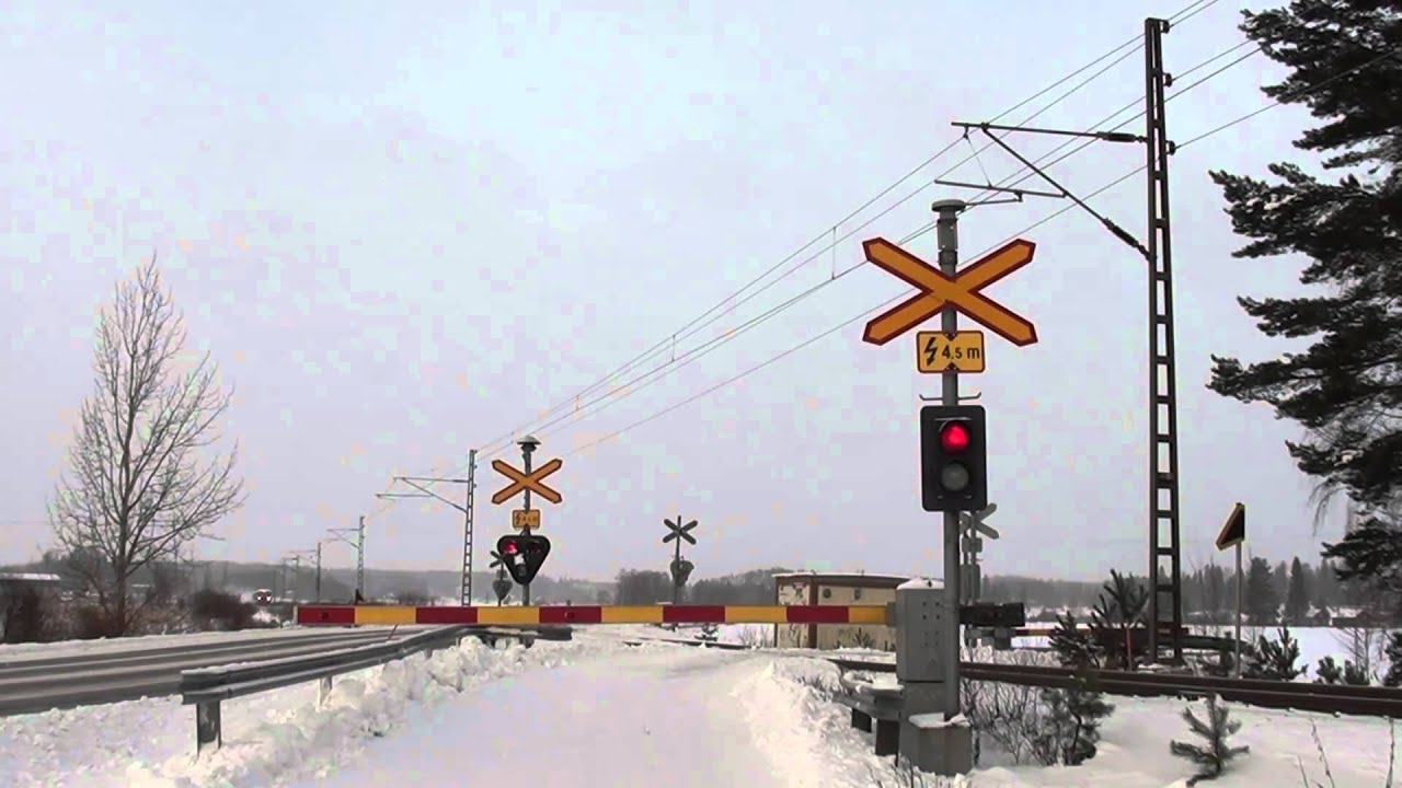 Museum train passes Keravantie level crossing - 27.11.2010