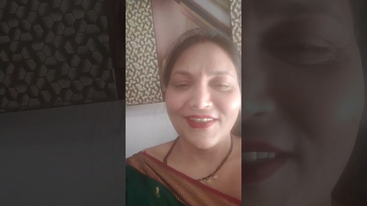 Yahan se Nikalti beautiful lady