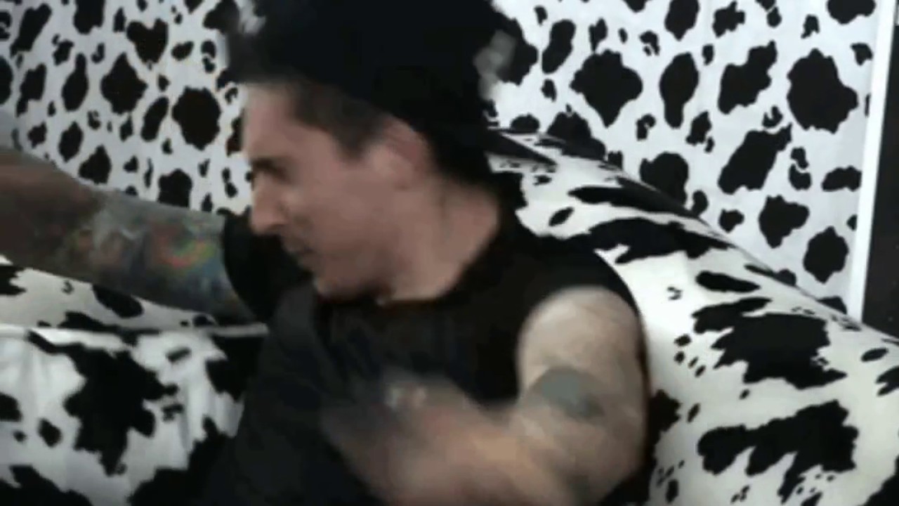 Alecks Dabs away