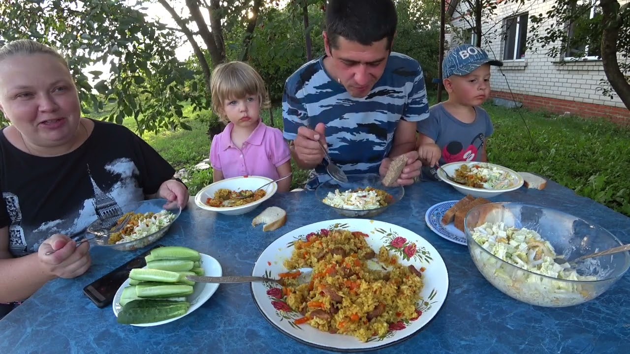 мукбанг на улице, вкусный плов