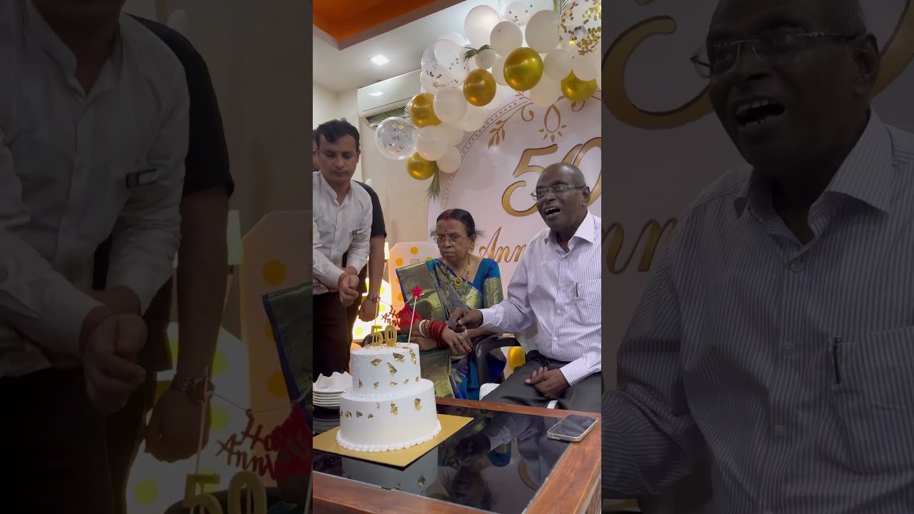 Dad Mom aniversary Cake cutting