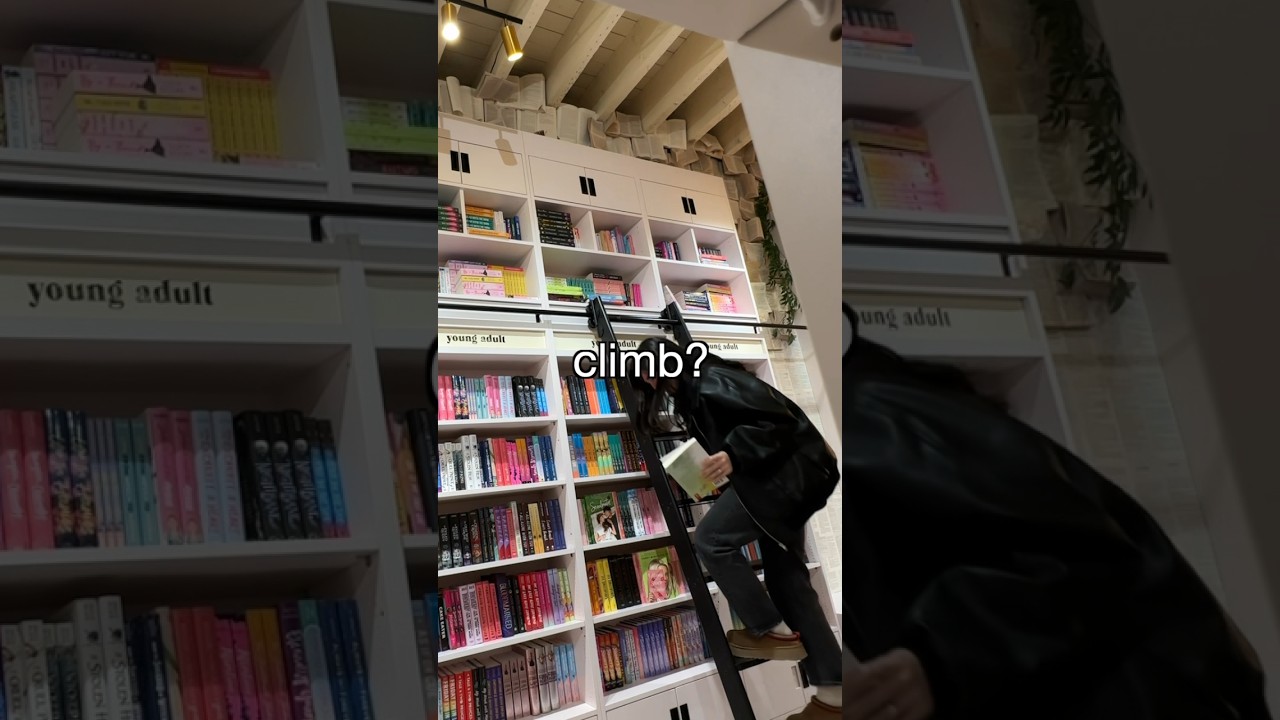romance only bookstore in NYC 🍎💌