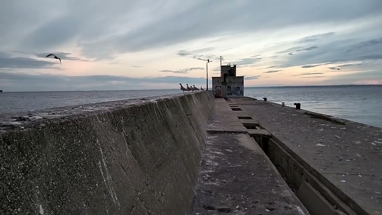 Hel. Tam gdzie... raczej turyści nie chodzą.