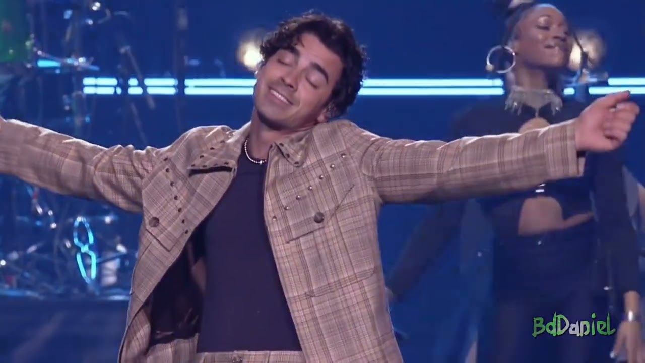 Jonas Brothers - Celebrate! (Live) Newark, New Yersey