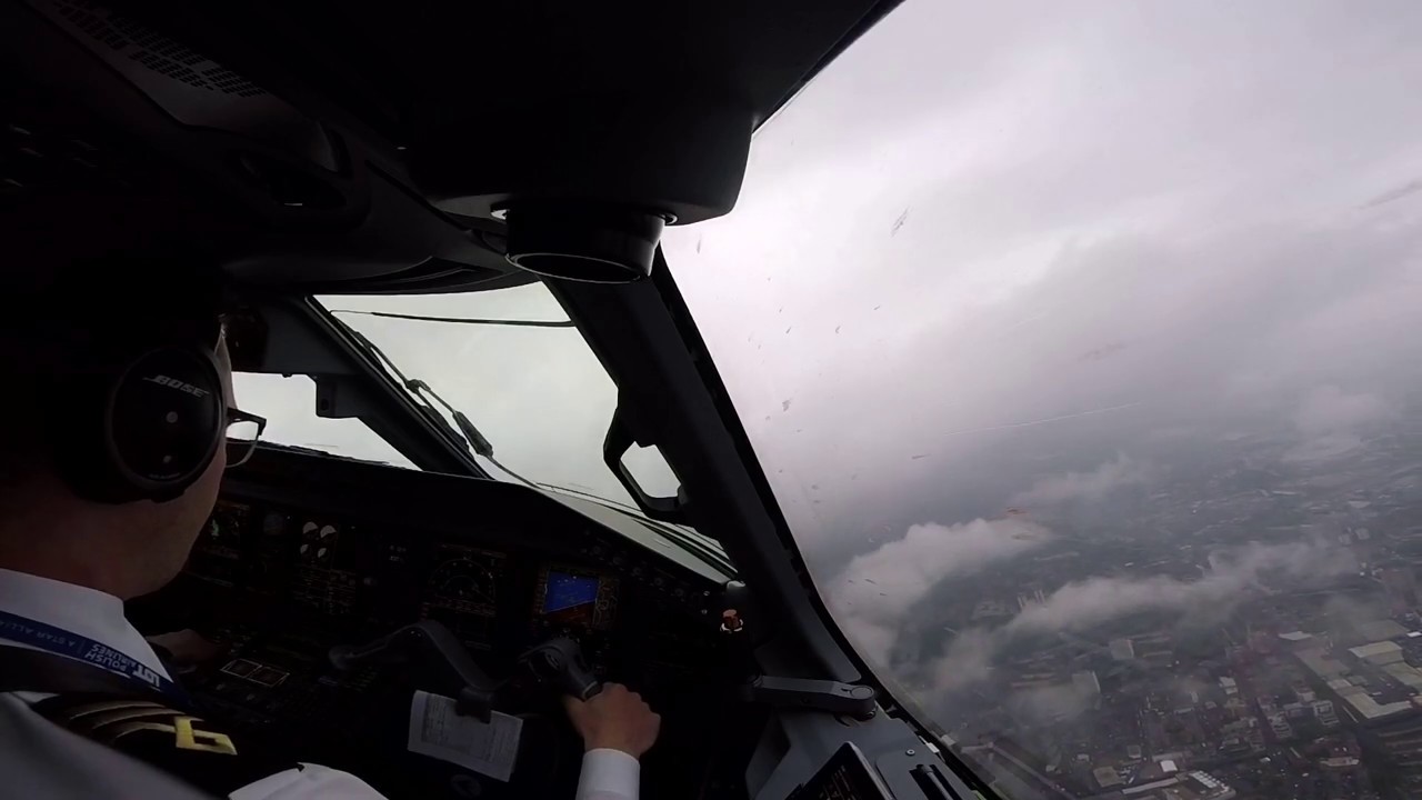 London City (EGLC) approach, landing, taxi & take off | ATC | EMB 190 | Cockpit view