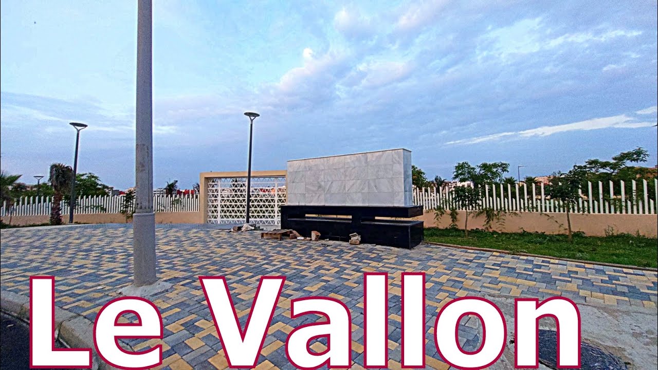 le vallon   الجديد في لوڤالون : الساحة الكبرَى