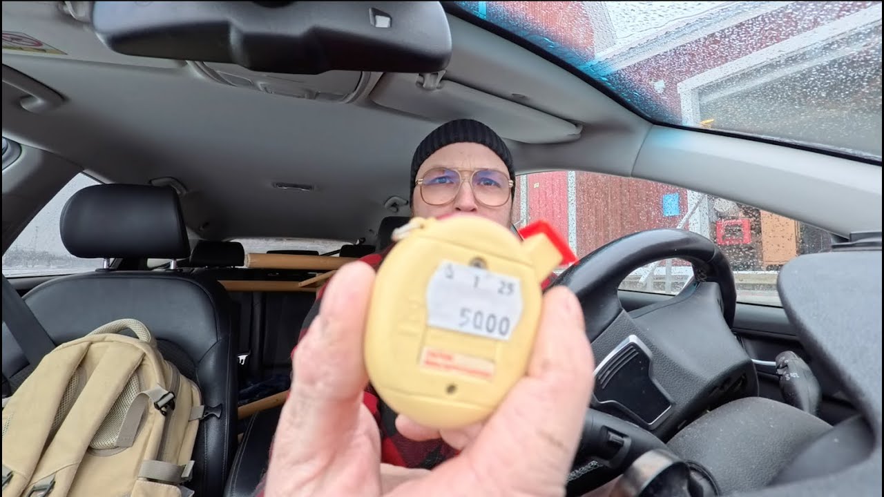 Kävin ostamassa 50€ Tamagotchin ja 5€ ArtDeco pöydän