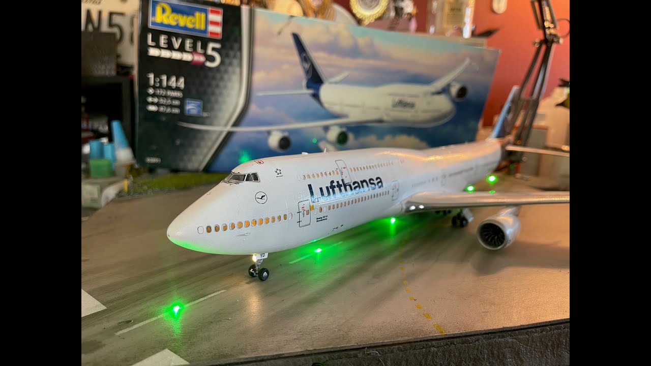 1/144 Revel Lufhansa new livery 747 With LED's! - Adding Led's to a model aircraft.