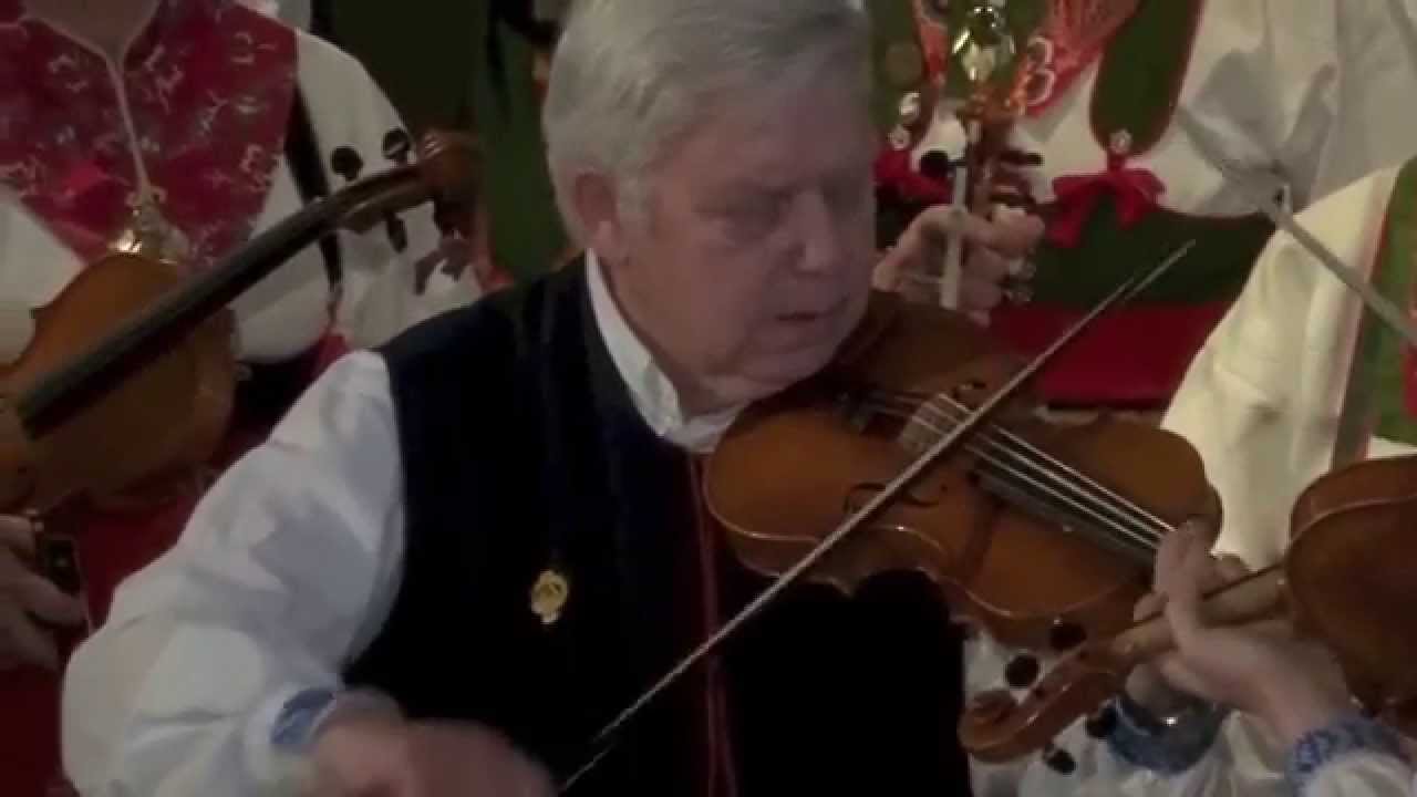Pers Hans och Alexander Olsson spelar Jubileumsmarsch,