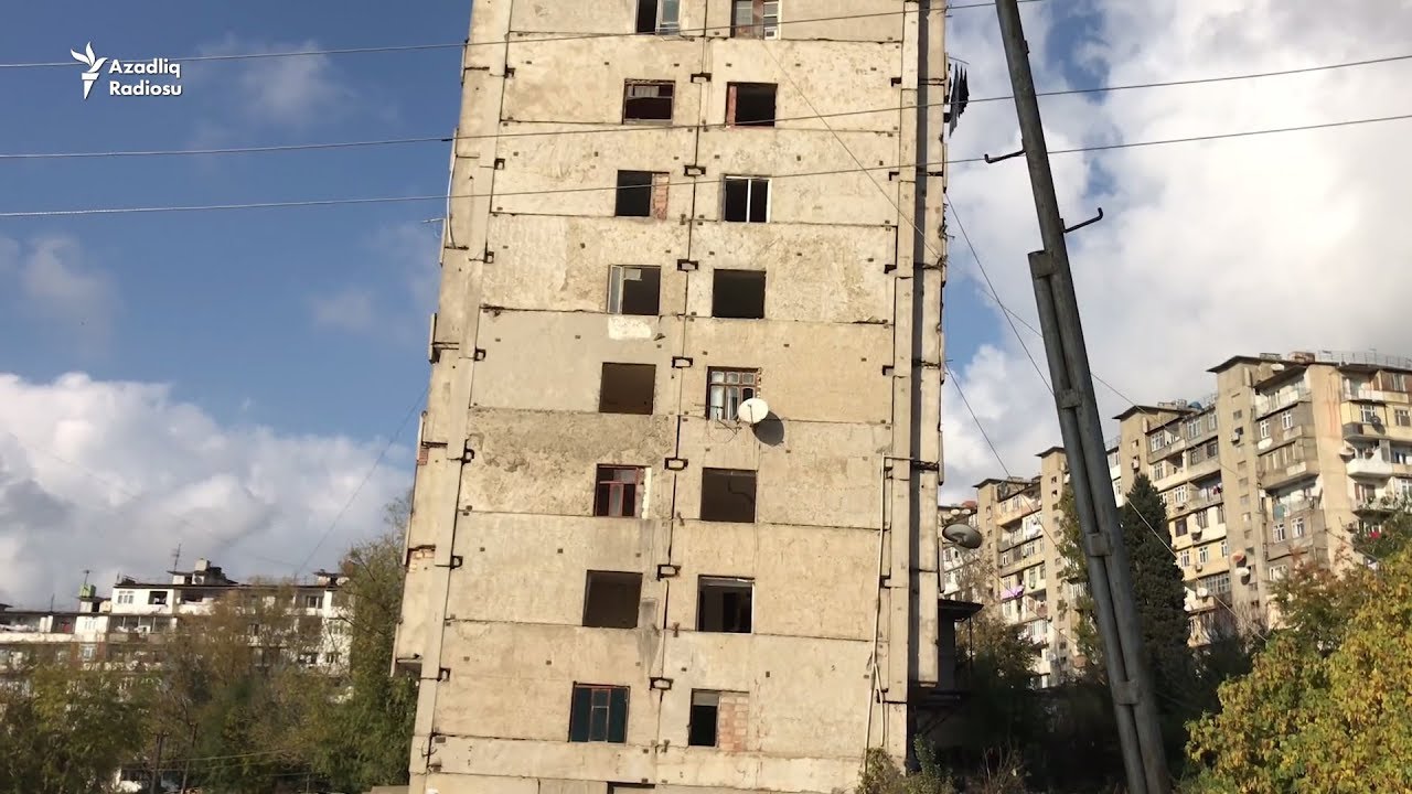 Bakıda əyilmiş 9 mərtəbəli bina - İçəridəki vəziyyətə baxın