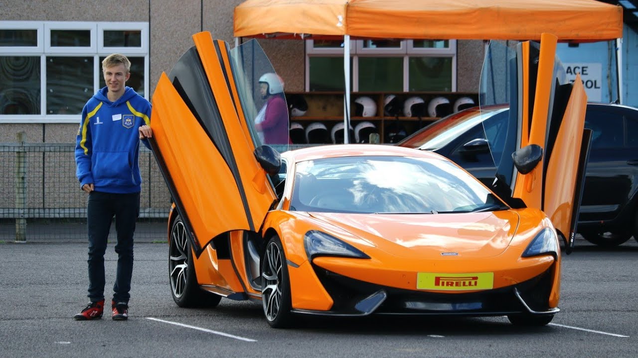 Driving the Mclaren 570s - Thruxton Driving Experiences