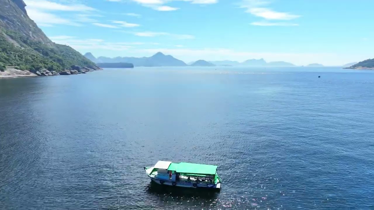Passeio Marítimo na Urca a bordo do Barco Odoia e da  Lacha de apoio  Terapia II.  Imagens de Drone