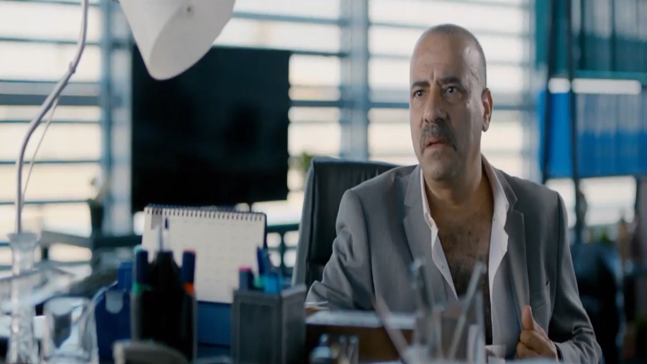 لما تدخل على مديرك تطالب بالزيادة السنوية وتطلع محتاج سُلفة 😂 مشهد عبقري 😅